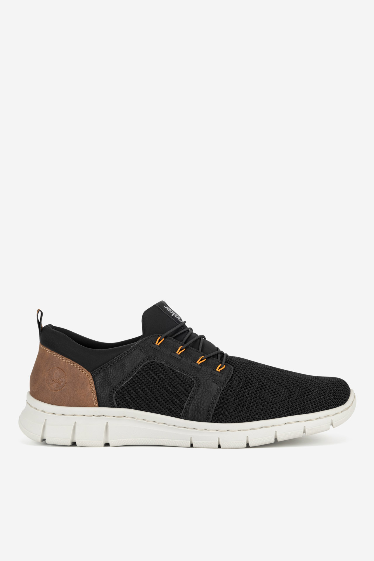 Sneakersy