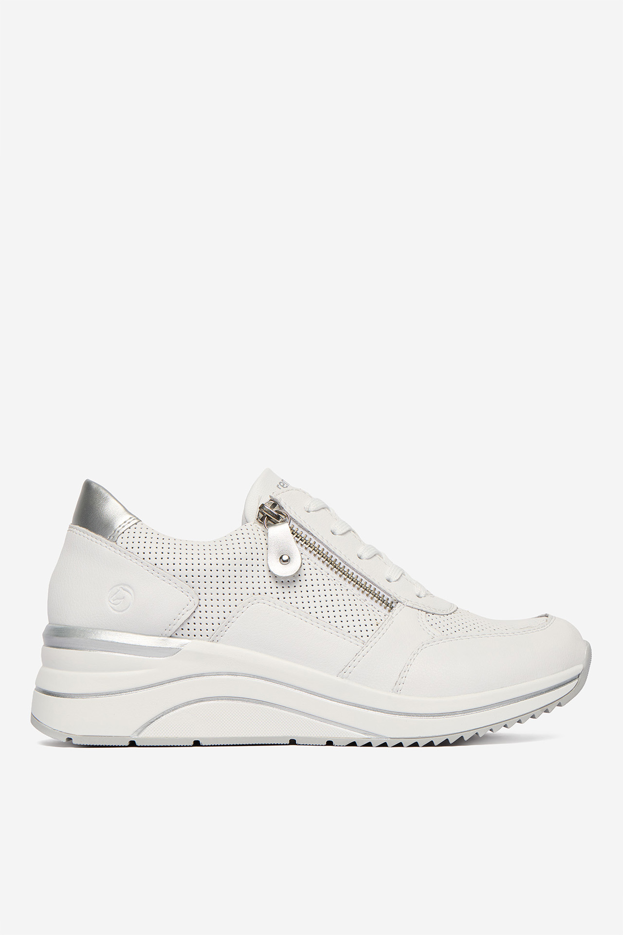 Sneakersy