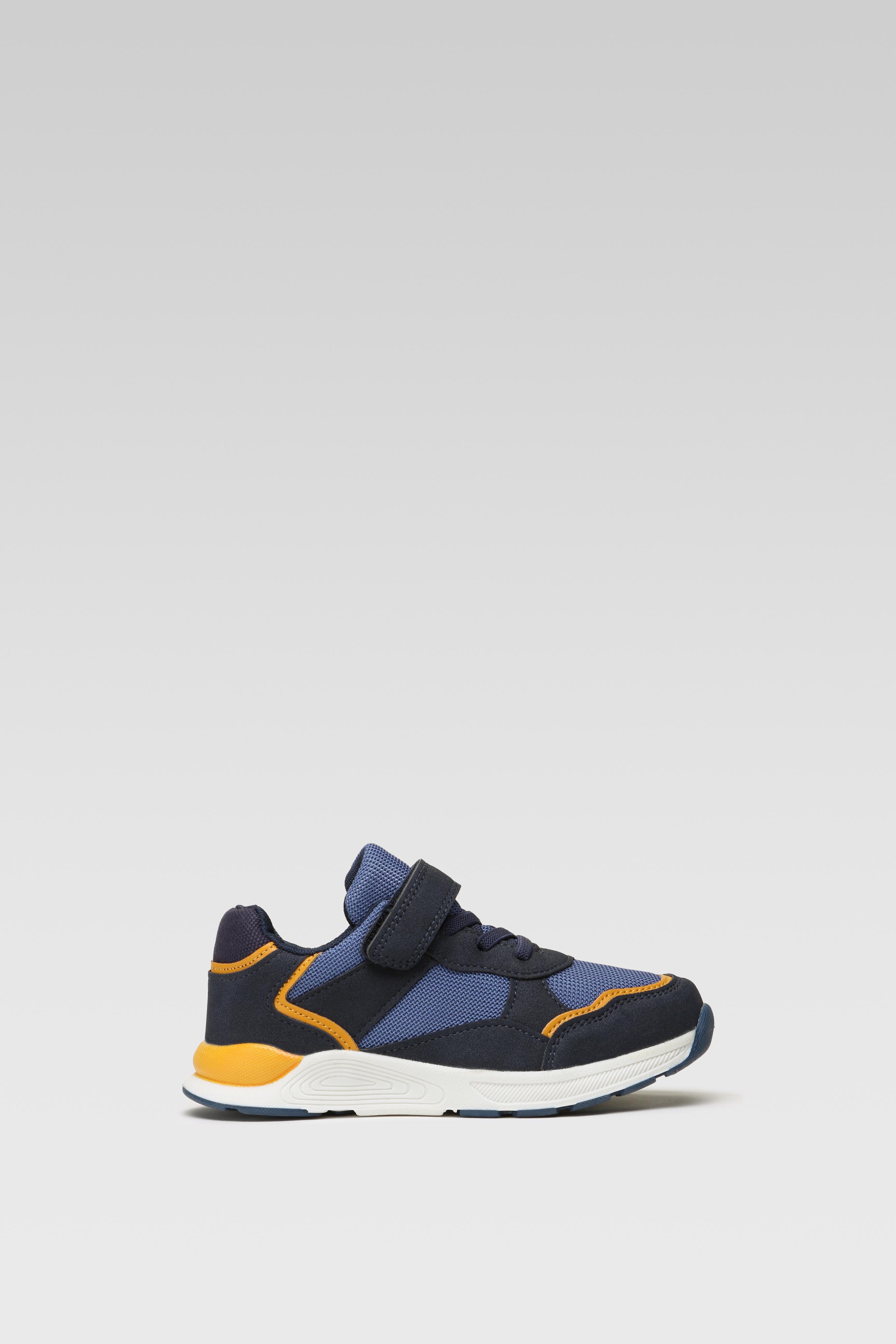 Sneakersy