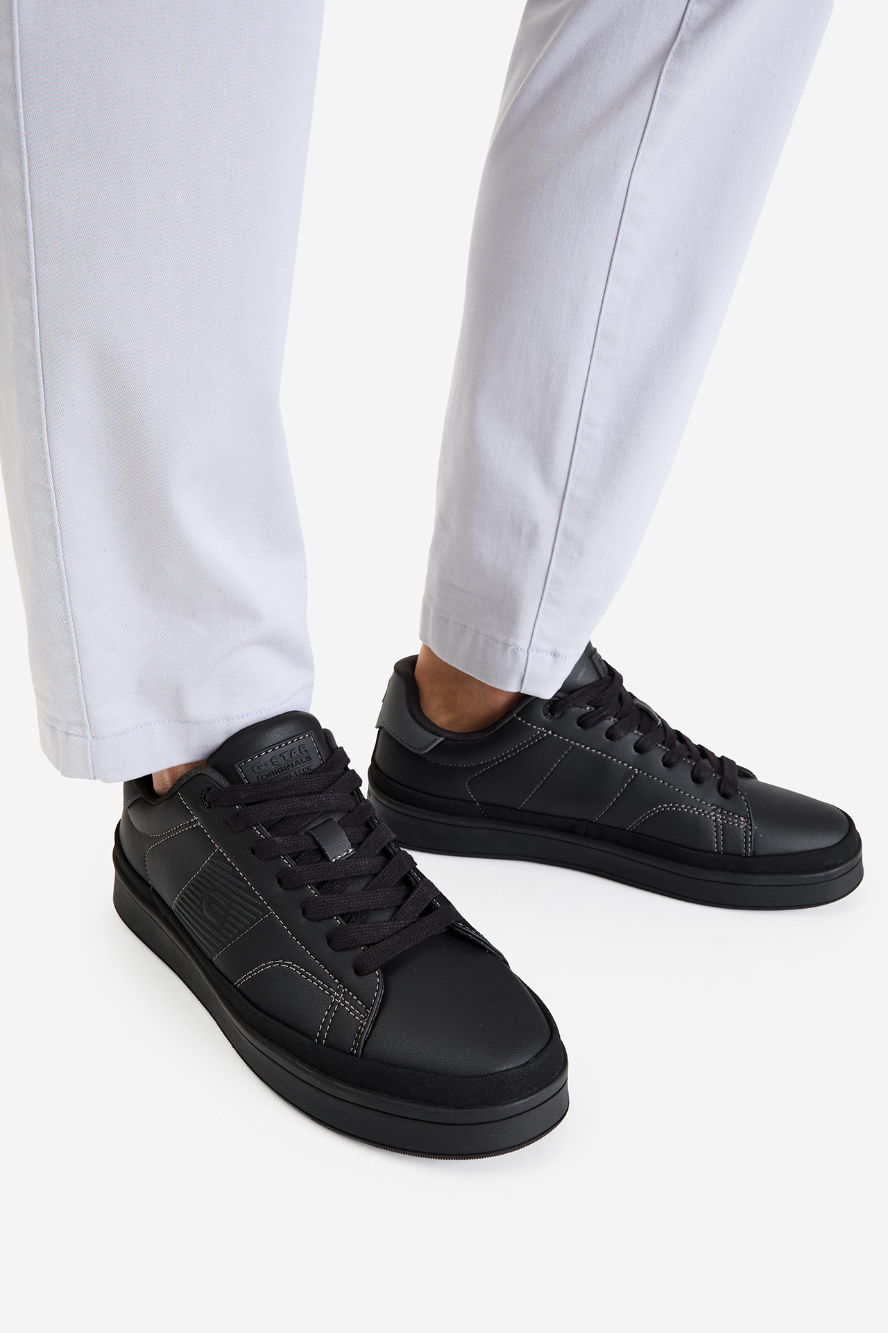 Sneakersy